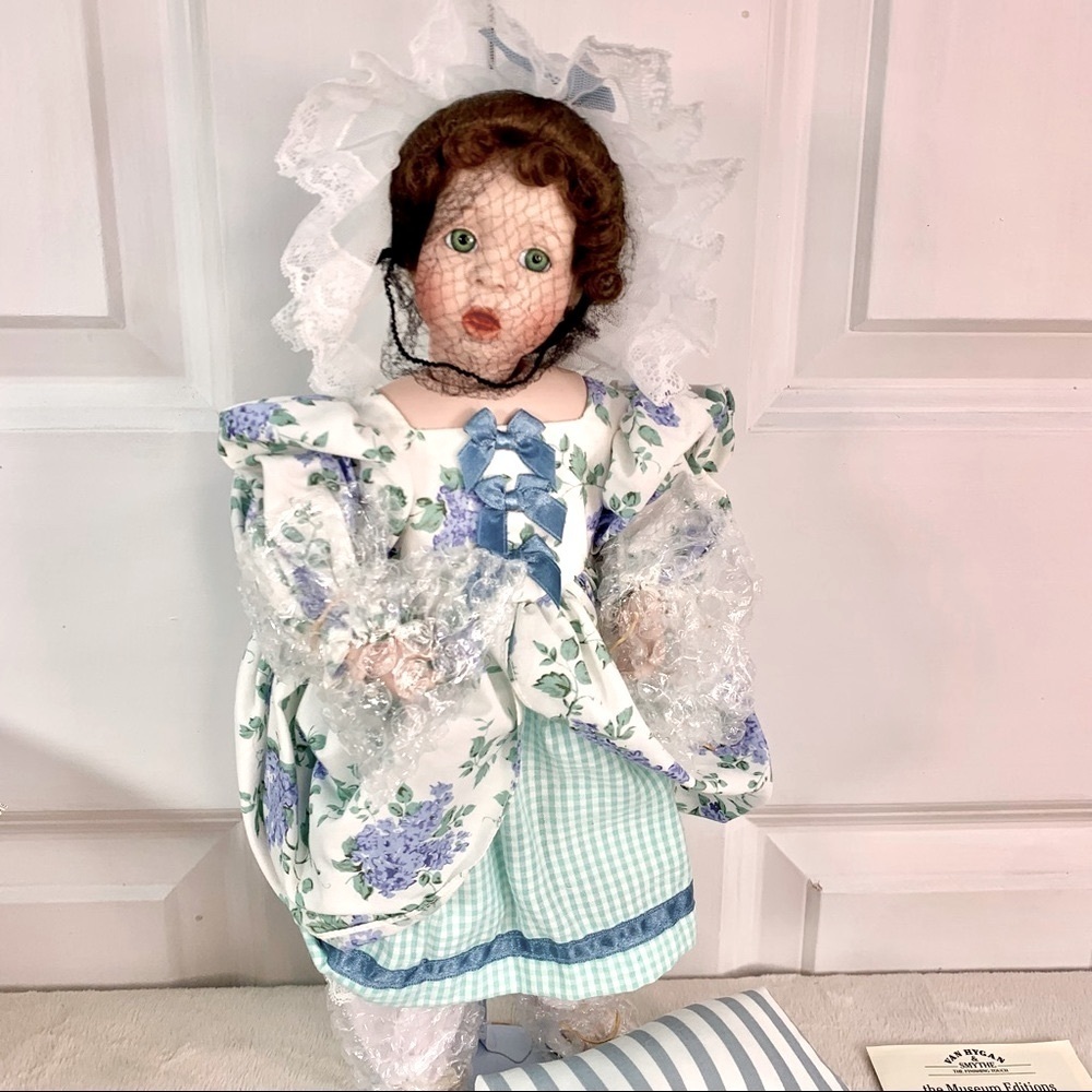 NEW Ashton Drake Galleries "Little Miss Muffett" Porcelain Doll - Picture 3 of 17